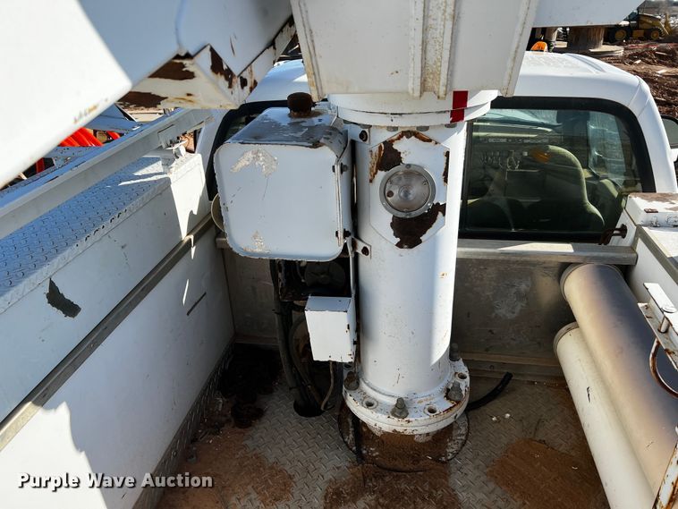 image for item DQ1907 1999 Ford F550 Super Duty  bucket truck