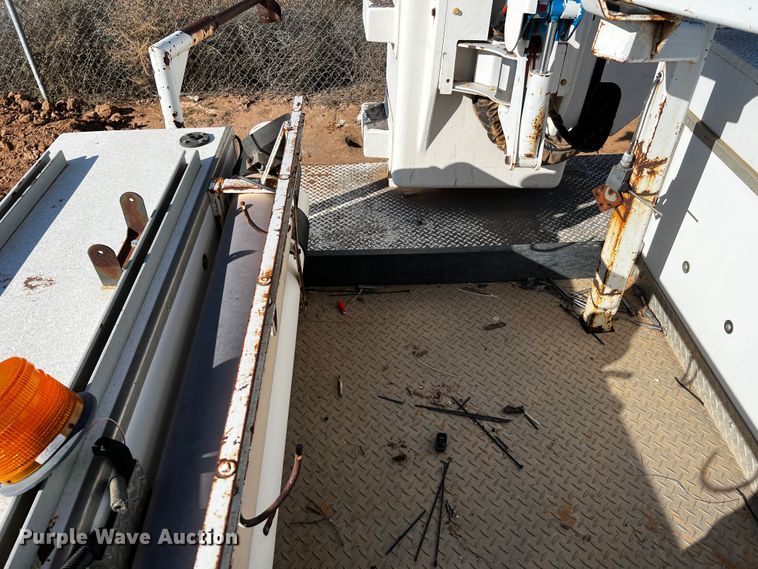 image for item DQ1907 1999 Ford F550 Super Duty  bucket truck