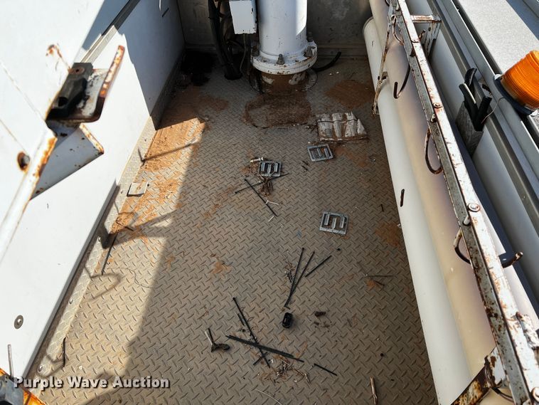 image for item DQ1907 1999 Ford F550 Super Duty  bucket truck