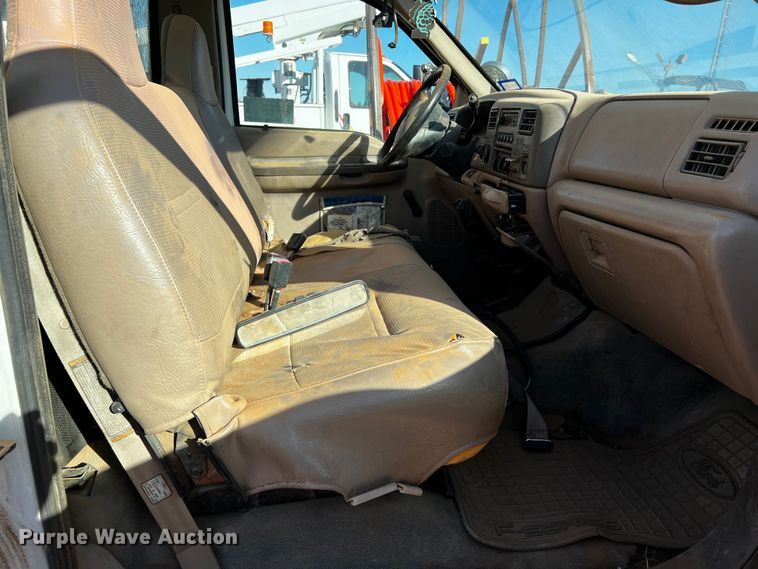 image for item DQ1907 1999 Ford F550 Super Duty  bucket truck