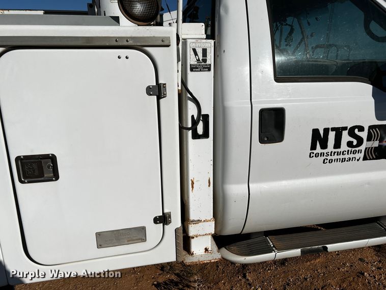 image for item DQ1907 1999 Ford F550 Super Duty  bucket truck