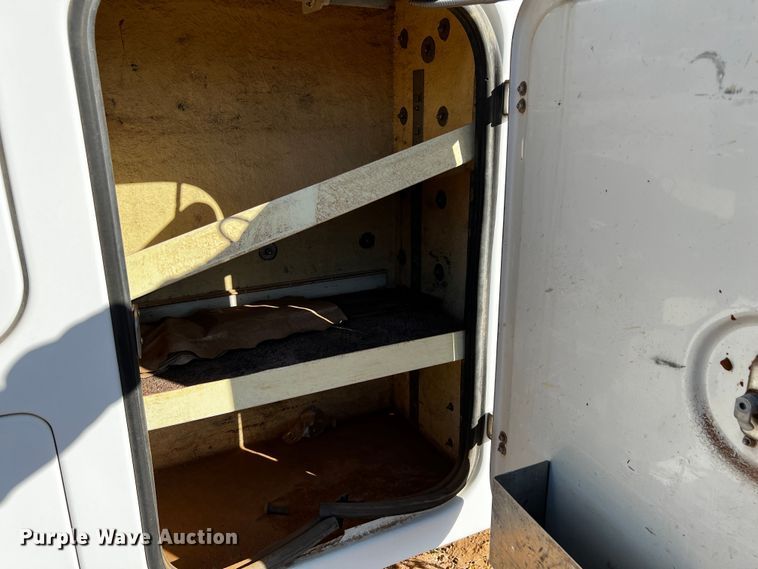 image for item DQ1907 1999 Ford F550 Super Duty  bucket truck