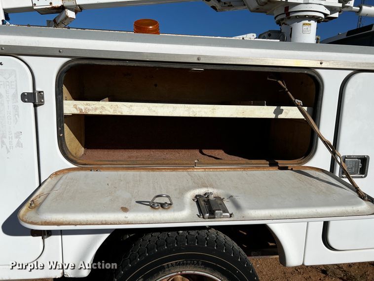 image for item DQ1907 1999 Ford F550 Super Duty  bucket truck