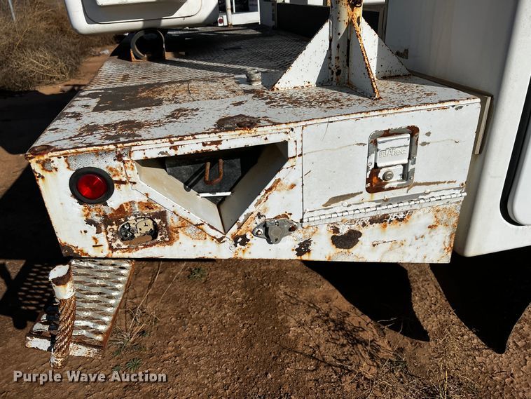 image for item DQ1907 1999 Ford F550 Super Duty  bucket truck