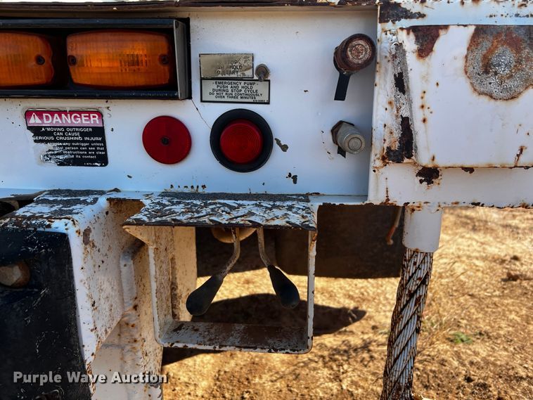 image for item DQ1907 1999 Ford F550 Super Duty  bucket truck