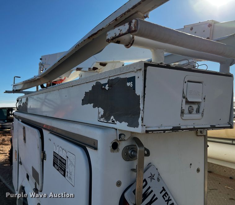 image for item DQ1907 1999 Ford F550 Super Duty  bucket truck