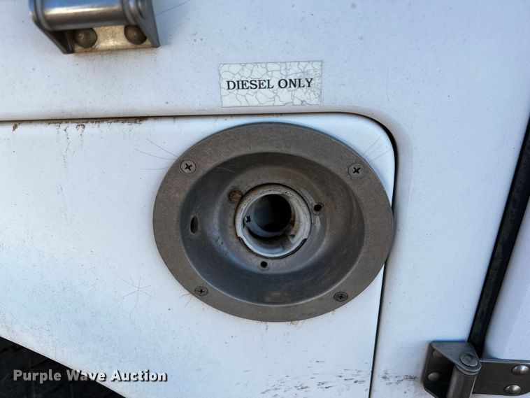 image for item DQ1907 1999 Ford F550 Super Duty  bucket truck