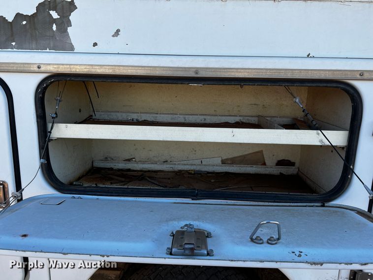 image for item DQ1907 1999 Ford F550 Super Duty  bucket truck