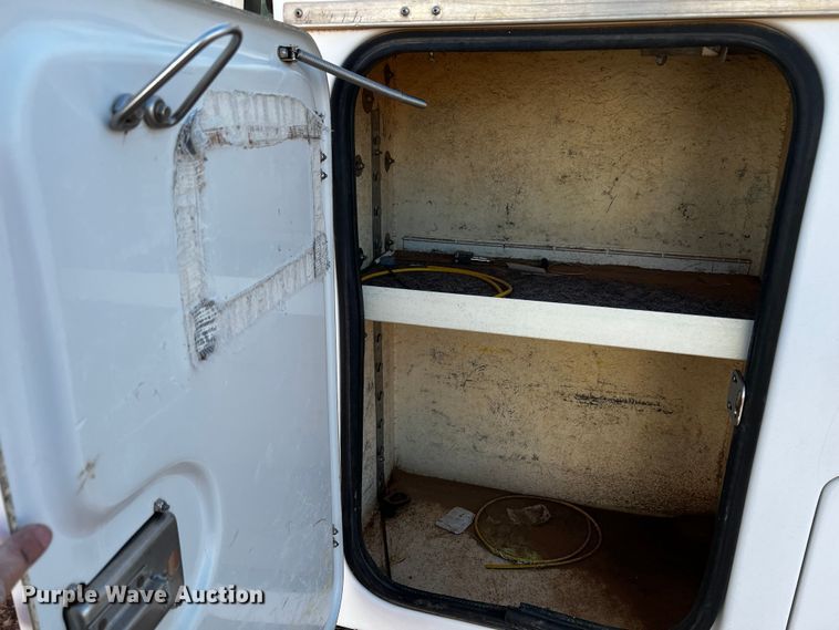 image for item DQ1907 1999 Ford F550 Super Duty  bucket truck