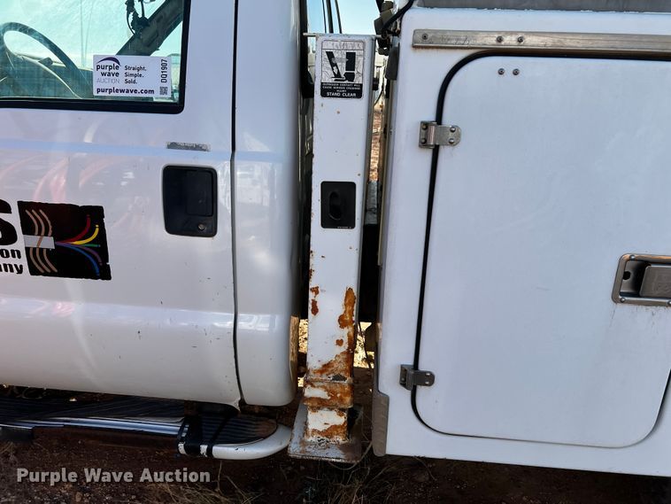 image for item DQ1907 1999 Ford F550 Super Duty  bucket truck