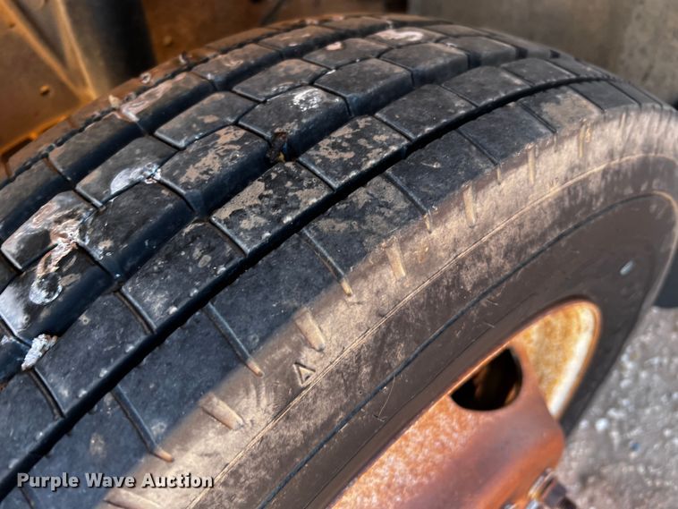 image for item DQ1907 1999 Ford F550 Super Duty  bucket truck