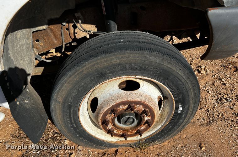 image for item DQ1907 1999 Ford F550 Super Duty  bucket truck