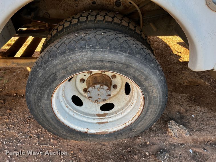 image for item DQ1907 1999 Ford F550 Super Duty  bucket truck