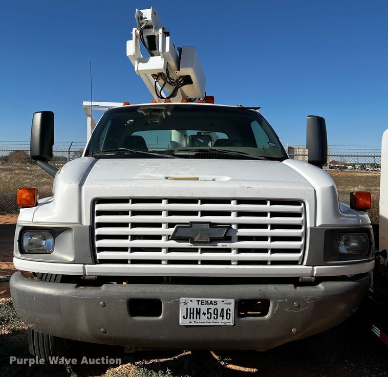 image for item DQ1908 2003 Chevrolet C4500  bucket truck