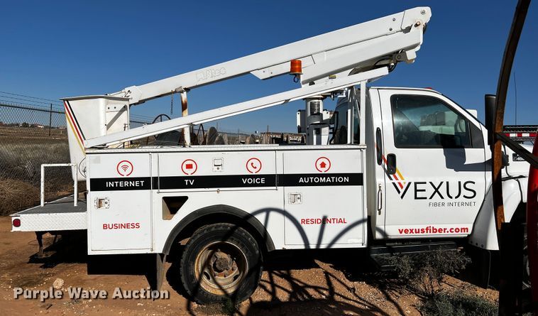 image for item DQ1908 2003 Chevrolet C4500  bucket truck