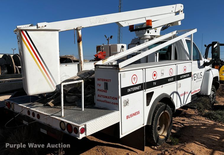 image for item DQ1908 2003 Chevrolet C4500  bucket truck