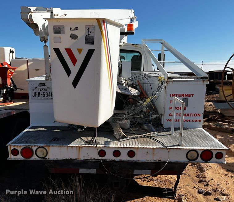 image for item DQ1908 2003 Chevrolet C4500  bucket truck