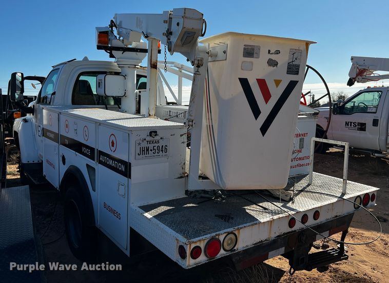 image for item DQ1908 2003 Chevrolet C4500  bucket truck