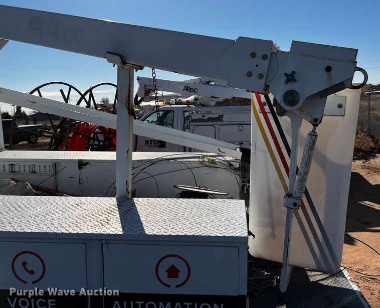 image for item DQ1908 2003 Chevrolet C4500  bucket truck