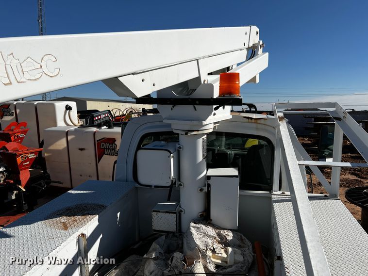 image for item DQ1908 2003 Chevrolet C4500  bucket truck