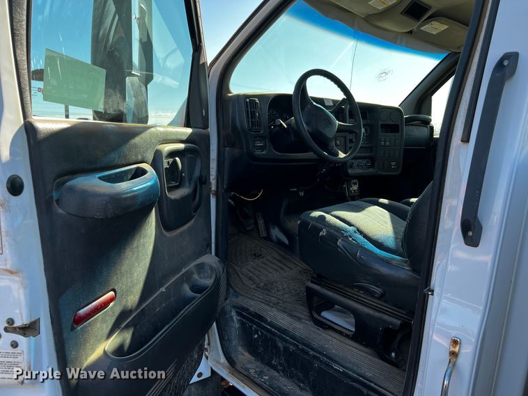 image for item DQ1908 2003 Chevrolet C4500  bucket truck