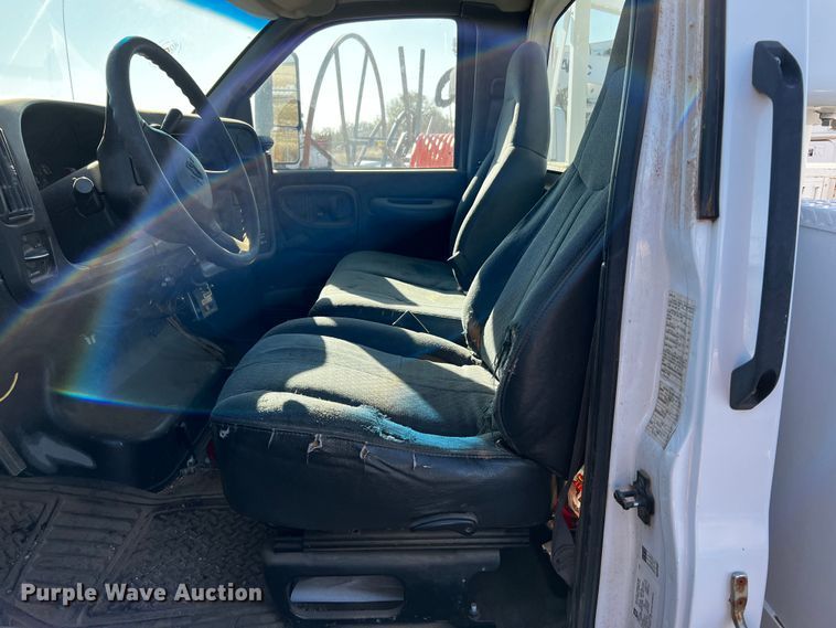 image for item DQ1908 2003 Chevrolet C4500  bucket truck