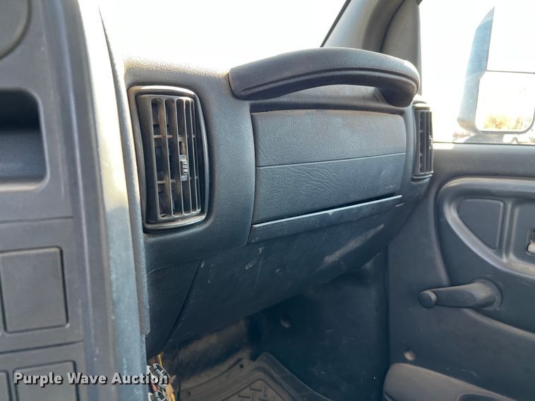 image for item DQ1908 2003 Chevrolet C4500  bucket truck