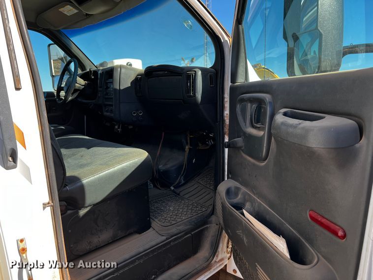 image for item DQ1908 2003 Chevrolet C4500  bucket truck