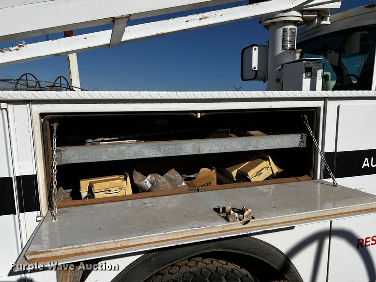 image for item DQ1908 2003 Chevrolet C4500  bucket truck