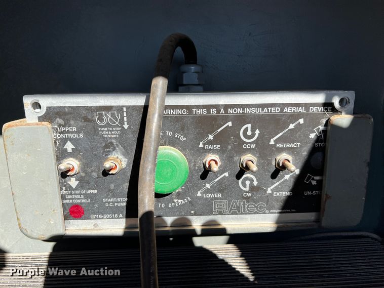 image for item DQ1908 2003 Chevrolet C4500  bucket truck