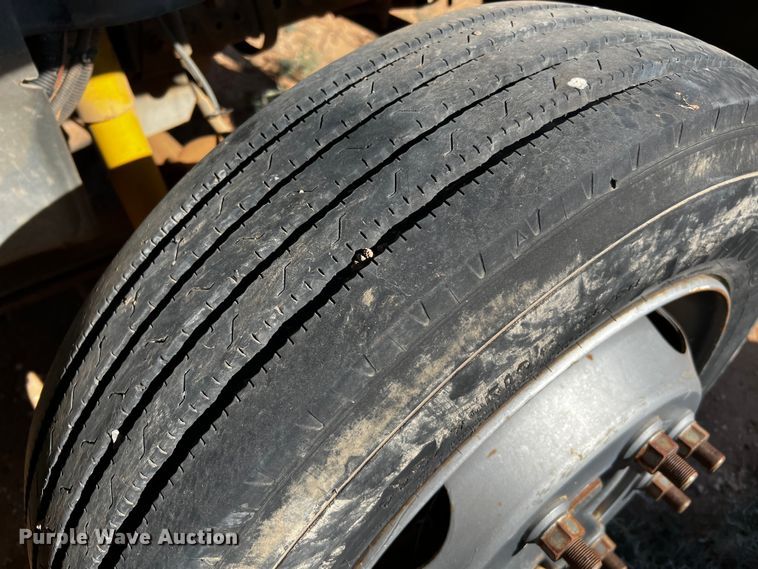 image for item DQ1908 2003 Chevrolet C4500  bucket truck