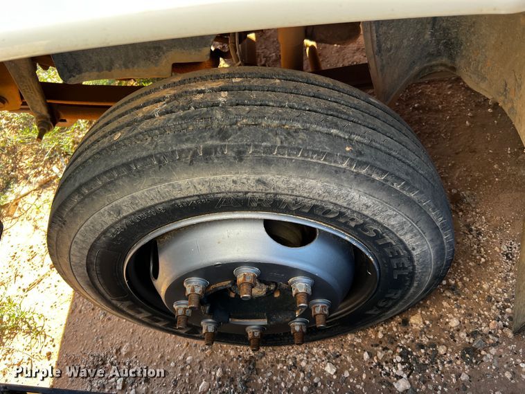 image for item DQ1908 2003 Chevrolet C4500  bucket truck