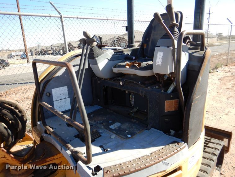 image for item DQ1910 2006 Caterpillar 303CCR  mini excavator