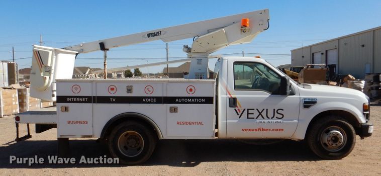 image for item DQ1911 2008 Ford F350 Super Duty XL  bucket truck