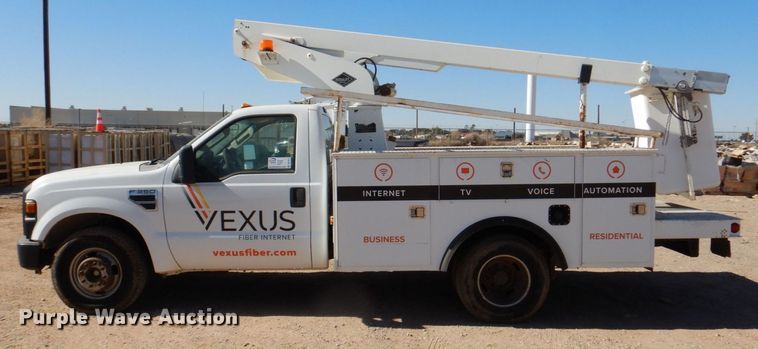 image for item DQ1911 2008 Ford F350 Super Duty XL  bucket truck