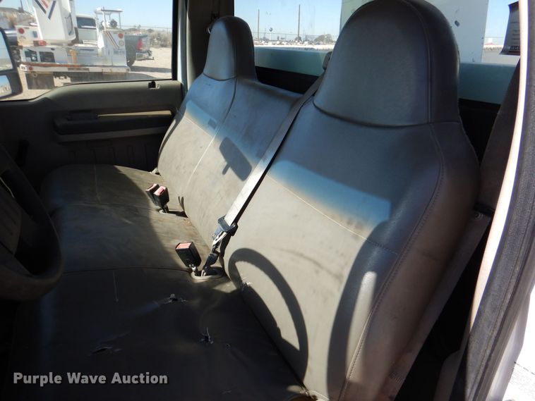 image for item DQ1911 2008 Ford F350 Super Duty XL  bucket truck