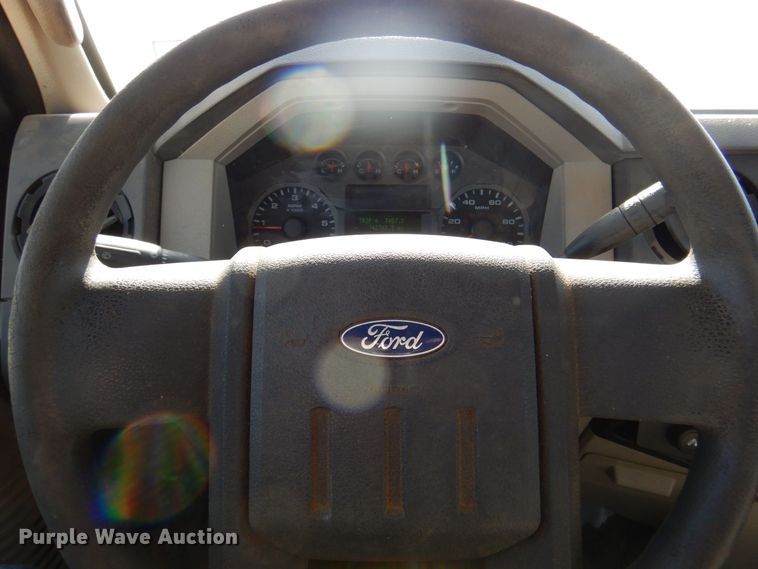 image for item DQ1911 2008 Ford F350 Super Duty XL  bucket truck