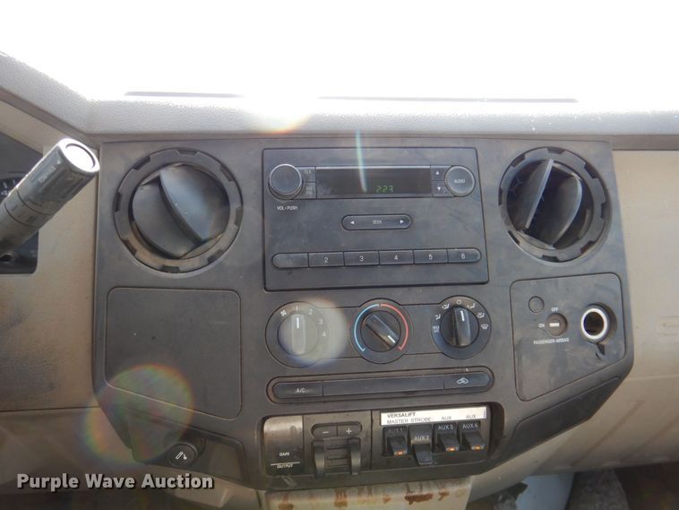 image for item DQ1911 2008 Ford F350 Super Duty XL  bucket truck