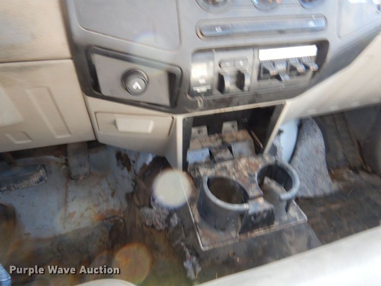 image for item DQ1911 2008 Ford F350 Super Duty XL  bucket truck