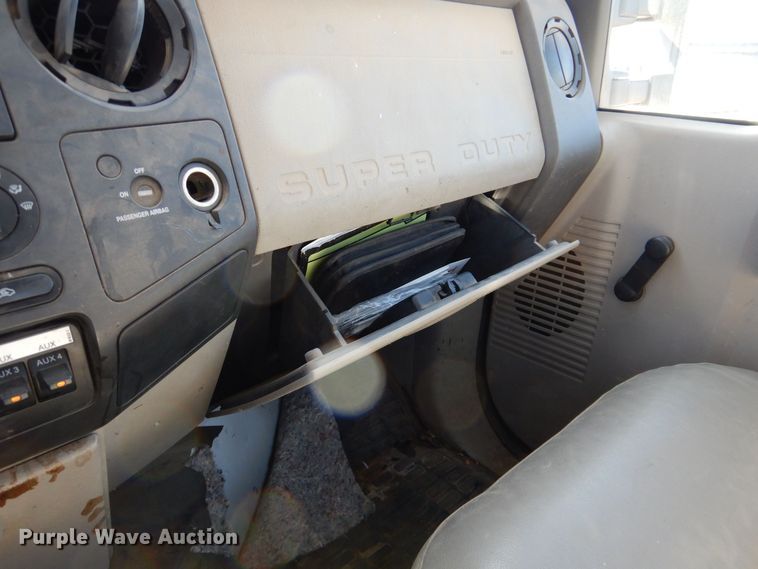 image for item DQ1911 2008 Ford F350 Super Duty XL  bucket truck