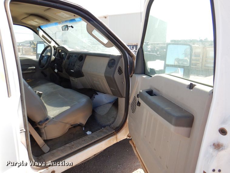 image for item DQ1911 2008 Ford F350 Super Duty XL  bucket truck