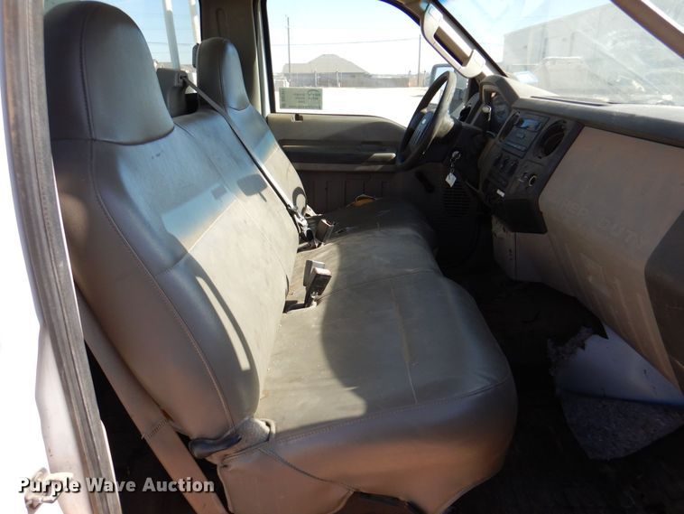 image for item DQ1911 2008 Ford F350 Super Duty XL  bucket truck