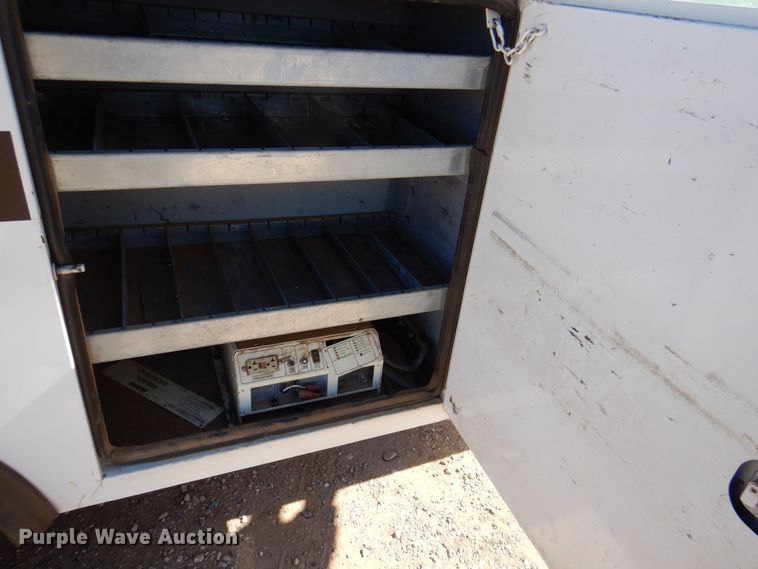 image for item DQ1911 2008 Ford F350 Super Duty XL  bucket truck