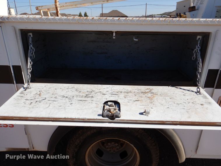 image for item DQ1911 2008 Ford F350 Super Duty XL  bucket truck