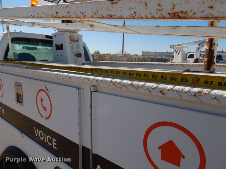 image for item DQ1911 2008 Ford F350 Super Duty XL  bucket truck