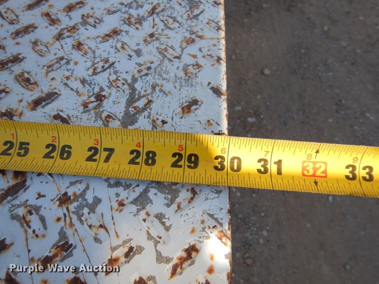 image for item DQ1911 2008 Ford F350 Super Duty XL  bucket truck