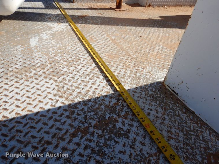 image for item DQ1911 2008 Ford F350 Super Duty XL  bucket truck