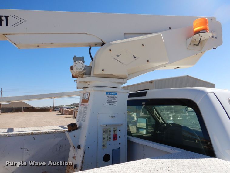 image for item DQ1911 2008 Ford F350 Super Duty XL  bucket truck