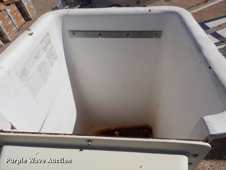 image for item DQ1911 2008 Ford F350 Super Duty XL  bucket truck