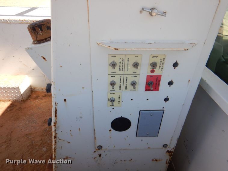 image for item DQ1911 2008 Ford F350 Super Duty XL  bucket truck